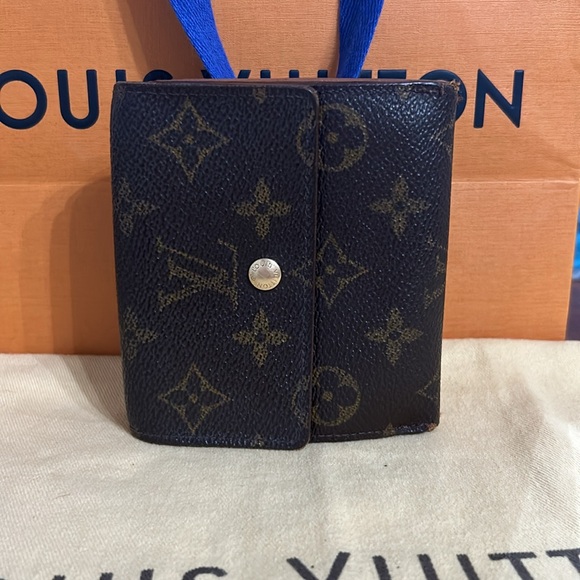 100% Authentic Louis Vuitton Monogram Elise wallet - Picture 2 of 12